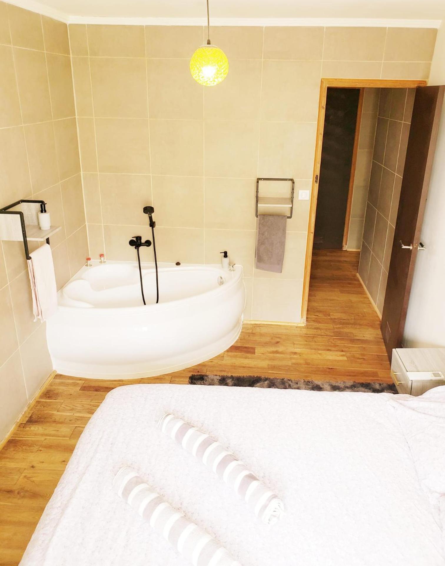 Suite From 1 To 6 - Bathtubs In Rooms - Air Conditioned Residential Appartement - Self-Arrival - Wifi - Netflix Disney - Kitchen - Laundry - Parking Αβινιόν Εξωτερικό φωτογραφία