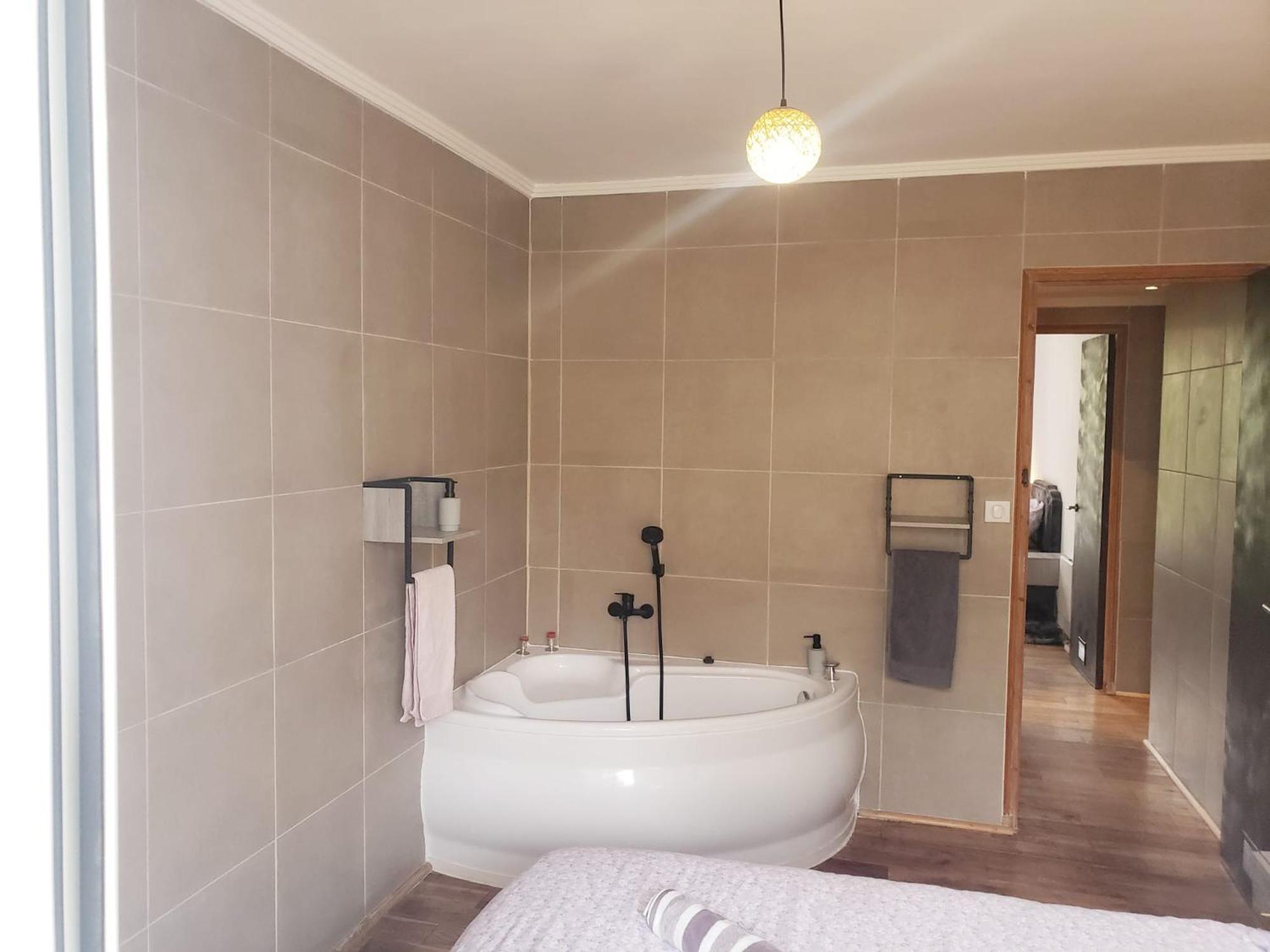 Suite From 1 To 6 - Bathtubs In Rooms - Air Conditioned Residential Appartement - Self-Arrival - Wifi - Netflix Disney - Kitchen - Laundry - Parking Αβινιόν Εξωτερικό φωτογραφία